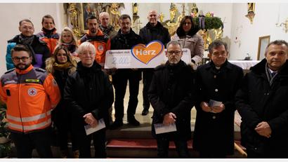 Bild: le
Vertreter der Volksbank-Raiffeisenbank Nordoberpfalz Floß verteilten 2000 Euro an Spenden für Vereine und Kirchengemeinden.