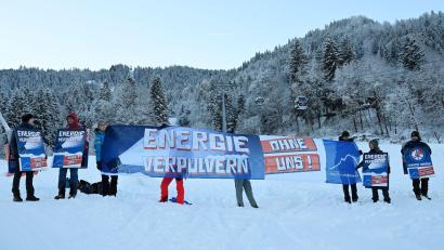 Bild: Angelika Warmuth/dpa
Laut Polizei wurde die Aktion der Naturschutzorganisation Mountain Wilderness nicht angemeldet.