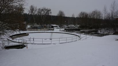 Bild: jr
Teils eingeschneit präsentiert sich in diesen Tagen die Kläranlage in Konnersreuth. Die Einleitungsgebühr hat der Marktgemeinderat nun deutlich angehoben.