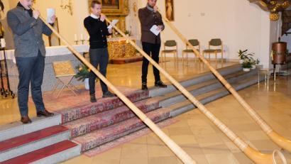 Bild: le
Nicht mehr missen möchte man die Nachbarn aus Pleystein mit ihren Aufführungen beim Adventssingen in der katholischen Pfarrkirche St. Johanes der Täufer.