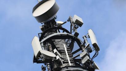 Bild: Soeren Stache/dpa-Zentralbild/dpa
Ein Sendemast für den Mobilfunk-Standard 5G für Telefonie und Internet.