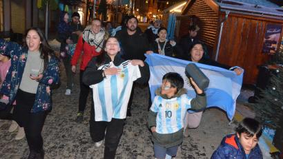 Bild: Kunz
"Argentina! Argentina!" Messis Landsleute feiern WM-Titel.