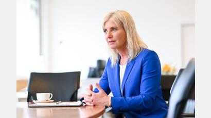Archivbild: Tobias Hase/dpa/Archivbild
Die bayerische Staatsministerin für Arbeit, Soziales und Familie, Ulrike Scharf (CSU),