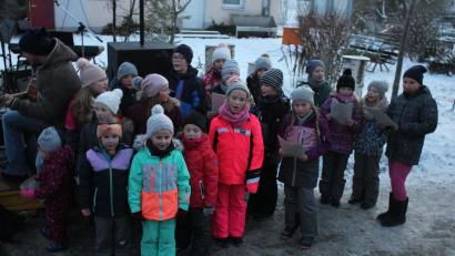 Bild: aun
Bei der Dorfweihnacht hat der Kinderchor aus Utzenhofen seinen Auftritt.