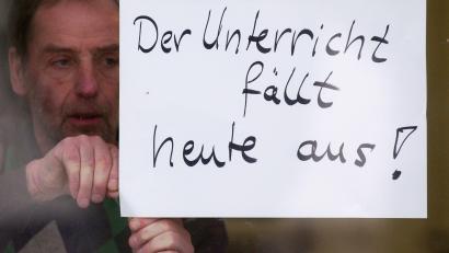 Bild: Friso Gentsch/dpa
Blitzeis und seine Folgen: Heute bleiben die Schulen in Tirschenreuth geschlossen.