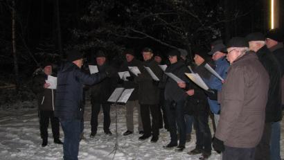 Bild: sei
Der Männergesangverein Mantel unter Leitung von Michael Bertelshofer erfreute mit Rorate, und die "Heilige Nacht" beeindruckte die Gottesdienstbesucher.