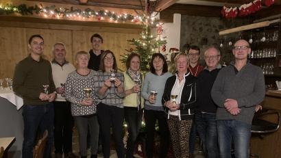 Bild: bey
Vorsitzender Torsten Kahlert und Sportwart Peter Amberger (von rechts) ehrten die diesjährigen Vereinsmeister der Tennisgemeinschaft Parkstein.