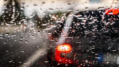 Symbolbild: Frank Rumpenhorst/dpa
Trotz einer Glatteiswarnung gab es in der Oberpfalz zunächst nicht besonders viele Unfälle.