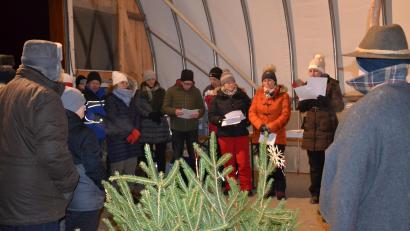 Bild: gi
Das zweite und letzte Adventsfenster mit einer lebendigen Krippe wurde in Saubersrieth unter dem Thema „Ankommen“ geöffnet.