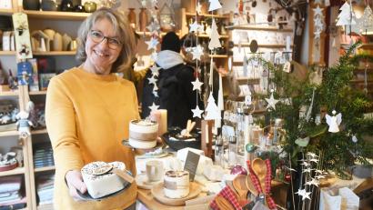 Bild: Gabi Schönberger
Sieglinde Scharnagl handelt mit Geschenkartikeln. Der stationäre Handel ist ihrer Meinung nach unverzichtbar für eine Stadt.