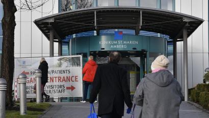 Bild: Petra Hartl
Viele Patienten, viele kranke Mitarbeiter: Im Klinikum St. Marien Amberg ist die Lage "angespannt", aber nicht "katastrophal", sagt der stellvertretende Vorstand Hubert Graf.