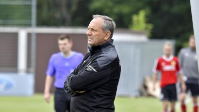 Archivbild: Hubert Ziegler
Karl-Heinz Wagner steht auch in der kommenden Saison beim FC Amberg an der Seitenlinie.