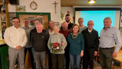 Bild: Badura/exb
Bei der DJK Ammerthal gab es viele Ehrungen (von links): Vorstandsmitglied Stefan Badura, Holger Gurdan, Hermann Ehbauer, Paul Luber, Alois Thomann, Anna Weigl, Hans Niebler, Michael Fischer, Monika Bauer, Willi Haller, Herbert Ernst und Vorstandsmitglied Peter Haller.