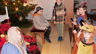 Bild: do
Das Fest des Friedens begann am Heiligen Abend in der Stadtpfarrkirche mit der szenischen Darstellung der Weihnachtsgeschichte in Form eines Krippenspiels.