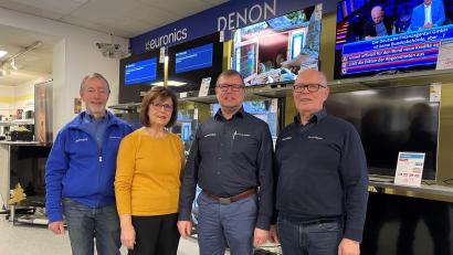 Bild: fphs
Wachablösung bei Plischke: Von links Theo Plischke, Elisabeth Büttner, der neue Geschäftsführer Dominik Plischke und sein Vater Gernot Plischke.