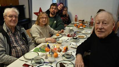 Bild: Petra Hartl
„Heiligabend allein? Das müssen Sie nicht sein!“ Unter diesem Motto feiert der Christliche Verein junger Menschen (CVJM) in Amberg seit mehr als 50 Jahren mit Menschen Weihnachten, die ansonsten alleine wäre.