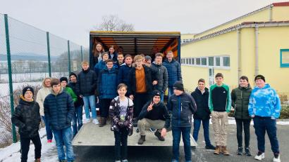 Bild: Marion Schärtl/exb
Sammelaktion an der Realschule Neunburg für den Johanniter Weihnachtstrucker: Die Jugendlichen helfen gerne.