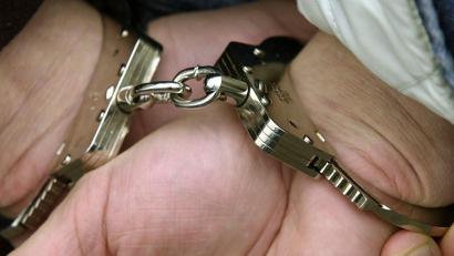 Bild: agentur_dpa
Bei Waidhaus klicken für einen 31-Jährigen die Handschellen.