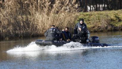 Bild: Heiko Becker
Die Polizei hat bei der Suche nach einer vermissten Schwangeren damit begonnen, den Main-Donau-Kanal bei Nürnberg abzusuchen.