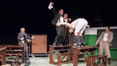 Bild: G2 Baraniak/exb
"Die Feuerzangenbowle" mit Tommaso Cacciapuoti, Klaus Falkhausen, Franz-Joseph Dieken, Ole Schlosshauer, Hannelore Droege, Verena Wolfien, Alexander Scala, Ole Bielfeldt, Steffen Köster, Tim Albers und Thomas Franz; Regie führt Axel Schneider, die Kostüme stammen von Daniela Kock.