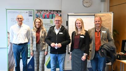 Bild: Sibylle Sandner/Stadt Amberg/exb
Mentale Abgrenzung – ein wichtiger Baustein im Ehrenamt (von links): Referent Jürgen Griesbeck, Elisabeth Triller, die Leiterin der Freiwilligenagentur, Ambergs Zweiter Bürgermeister Martin Preuß, Sabrina Liermann, die Seniorenbeauftragte der Stadt Amberg und Martin Reinhardt, der Leiter des Amtes für soziale Angelegenheiten.