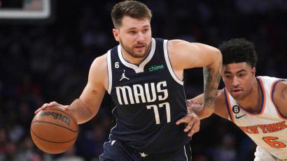 Bild: Bebeto Matthews/AP/dpa
Luka Doncic hat mit 60 Punkten die bisherige Mavs-Bestmarke von Dirk Nowitzki überboten.