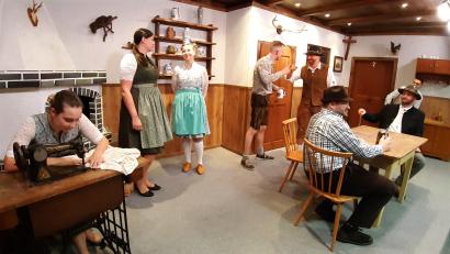 Bild: Kunz
Der Bauer vom Stangassingerhof knöpft sich wieder einmal seinen Sohn vor.