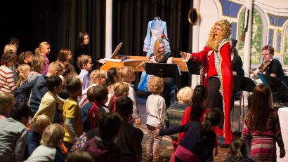 Bild: Anastasia Reiber/exb
Zeitreise sind möglich: zumindest am 15. Januar beim Familienkonzert „Barock rockt!“ im Amberger Stadttheater.