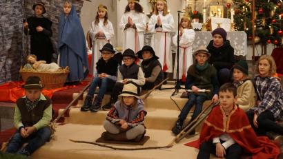 Bild: cro
Mit ihrem Krippenspiel haben die 16 Kinder die Weihnachtsbotschaft in beeindruckender Weise erzählt und inszeniert.