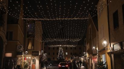 Archivbild: Wolfgang Steinbacher
Zappenduster war es am Mittwoch mit Einbruch der Dunkelheit in Amberg. Weder die Straßenlaternen noch die Weihnachtsbeleuchtung, die sonst leuchten (Bild), schalteten sich an.