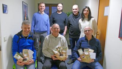 Bild: Kornelia Beschorner, Stadt Amberg/exb
Sie nehmen den Naturschutz ernst: (stehend, von links) Matthias Seuffert, Johannes Pirner, Florian Haas, Kerstin Seuß (Untere Naturschutzbehörde); (sitzend, von links) Thilo Wiesent, Werner Scharf und Andreas Werthner (Naturschutzwächter).