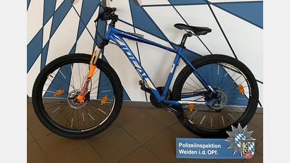 Bild: PI Weiden
Wem gehört dieses blau-orange Mountainbike der Marke Ideal / Strobe?