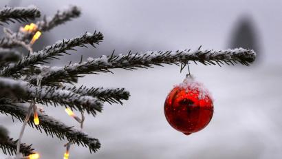 Symbolbild: Karl-Josef Hildenbrand/dpa
39 LED-Lampen fehlen jetzt am Falkenberger Christbaum.