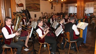 Bild: pi
Die Musiker der Stadtkapelle Pleystein erhalten beim Neujahrskonzert viel Beifall.
