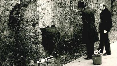 Bild: Richard Heider
Ein Bild vom 21. März 1980. Oberstaatsanwalt Klaus Pfannschmidt und Oberkommissar Josef Lettl am Tatort.