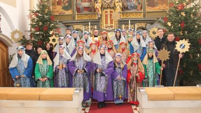 Bild: pi
Die Sternsinger verkünden die Geburt Jesu Christi und sammeln für die "Aktion Dreikönigssingen 2023".