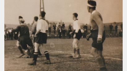 Repro: gi
Vor 100 Jahren hielt der Fußball Einzug in Moosbach. Auf der „Ziegeltrath“ am südlichen Ortsrand hatten die Kicker ihr Domizil.