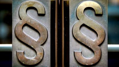 Symbolbild: Oliver Berg/dpa
Der Prozess wegen Kinderpornografie war näher gerückt. Doch dazu braucht es jetzt nicht mehr zu kommen.