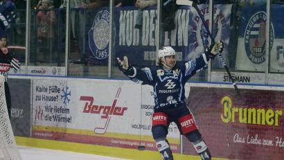 Bild: Elke Engelmaier
Kurt Davis bejubelt seinen Treffer zum zwischenzeitlichen 2:0 für die Blue Devils.