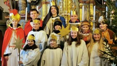 Bild: exb, Nicole Schusser-Schindler
Zwölf Sternsinger wurden in der Kuratie Neuzirkendorf ausgesendet und sammeln Spenden für Kinder in Not.