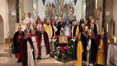 Bild: ads
Die Sternsinger von Dreifaltigkeit leisteten heuer nach der Corona-Zwangspause am Dreikönigstag beste Arbeit.