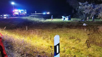 Bild: FFW Gmünd
Ein Autofahrer überfuhr mit seinem Pkw den Kreisverkehr in Grafenwöhr und kam ins Schleudern.