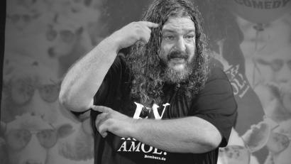 Archivbild: jr
„Bembers“ hatte auch Auftritte in der Oberpfalz. In Güttern (Landkreis Tirschenreuth) nahm er mit Vollbart, schwarzem T-Shirt, lautstark und vulgär die Themen der Welt aufs Korn.