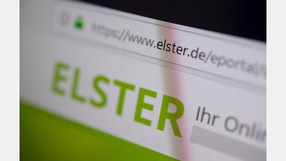 Bild: Marijan Murat/dpa
Bisher haben 3,2 Millionen Immobilienbesitzer in Bayern ihre Angaben zur Grundsteuer gemacht. Etwa 70 Prozent davon nutzten die Möglichkeit, die Daten über das Portal Elster einzugeben.