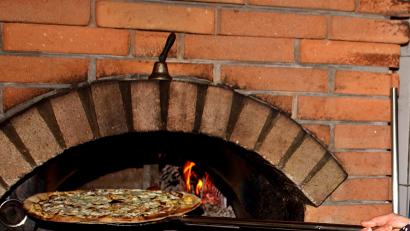 Bild: R. Kreuzer
Im Holzofen werden auch weiterhin leckere Pizzen zubereitet.