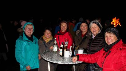 Bild: whü
Marie Luise Dietz, Angelika Bayer, Anna Müller, Elisabeth Kreuzer, Gisela Hackl und Viola Eisenhut (von links) hatten ebenfalls viel Spaß beim "Fire-&-Ice"-Abend.