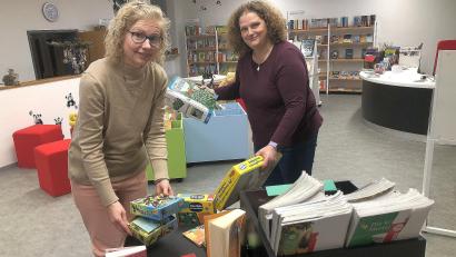Bild: wro
Geleitet wird die Gemeindebücherei Fuchsmühl von Judith Linberg-Karwath (rechts), unterstützt wird sie von Carolin Konz.