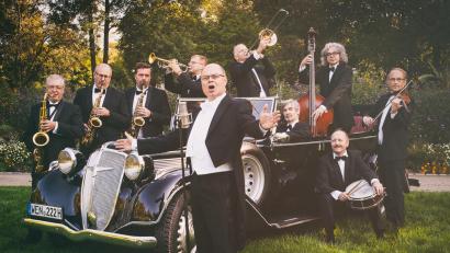 Bild: Ballhausorchester/exb
Peter Wittmann und sein Ballhausorchester treten am Samstag, 11. Februar, im Capitol in Sulzbach-Rosenberg auf.