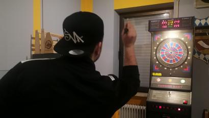 Bild: wrl
Auf die Genauigkeit kommt es an: Um ein Spiel auszumachen, muss man beim Dart in eins der Doppelfelder, den äußeren Ring, treffen.