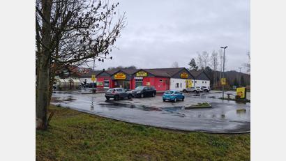 Bild: sne
Der 1995 gebaute Markt wird abgerissen und neugebaut. Im März soll es mit den Arbeiten losgehen.